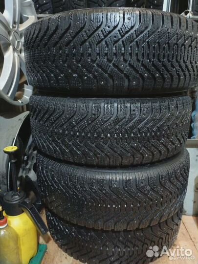 Goodyear UltraGrip 500 215/60 R16