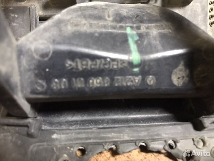 Mercedes e 212 крышка омывателя фар левая