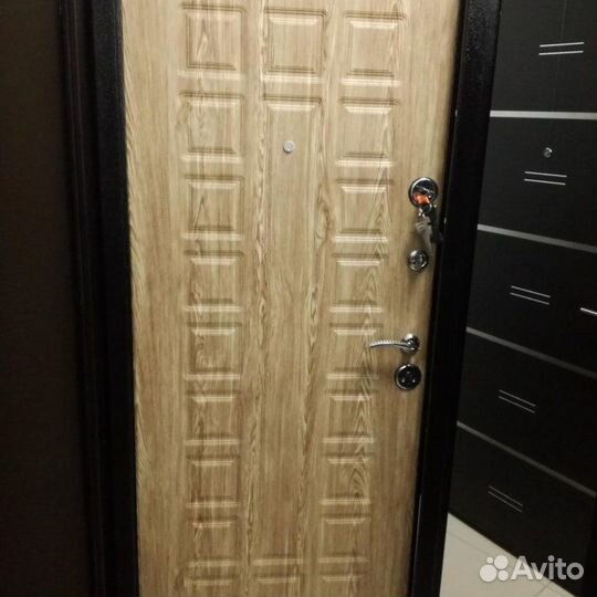 Дверь входная металлическая