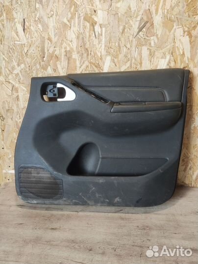 Обшивка двери Nissan Navara D40