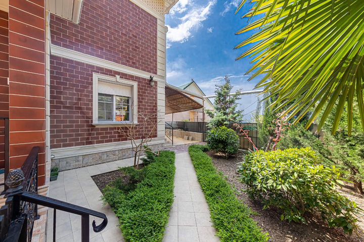 Дом 470 м² на участке 17 сот.