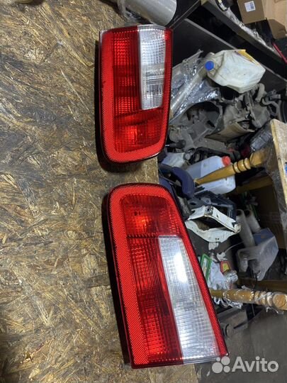 Задний фонарь в крышку багажника renault laguna 2