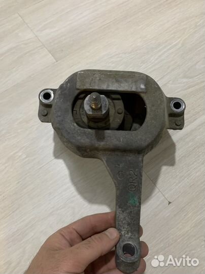 Подушка двигателя правая Nissan Teana L33