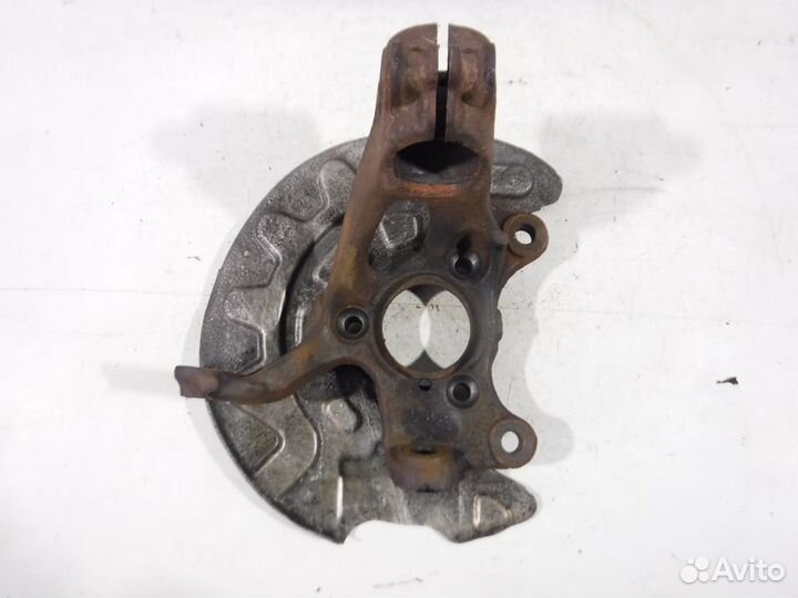 Кулак поворотный передний левый Skoda Octavia