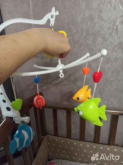 Музыкальный мобиль на кроватку