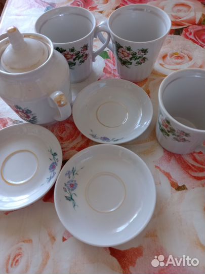 Сервиз чайный, 3 чашки с блюдами и чайник