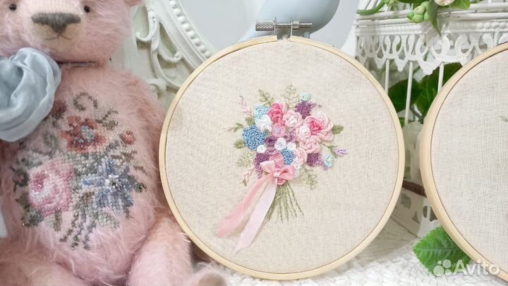 Бразильская вышивка в пяльцах