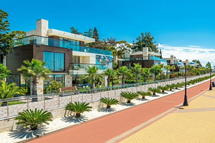 Дом 300 м² на участке 8 сот.