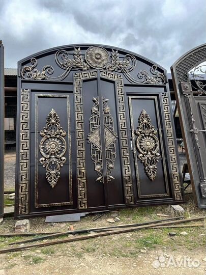 Кованные ворота и калитка в Гунибе