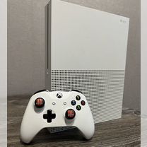 Xbox one s 1tb с играми 1 геймпад