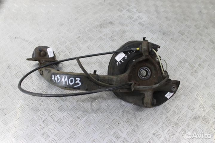 Кулак задний правый BMW X3 E83 2005 33411095417