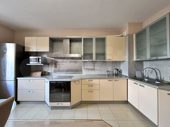 2-к. квартира, 72 м², 6/25 эт.