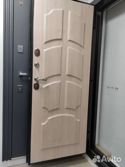 Дверь с терморазрывом в дом