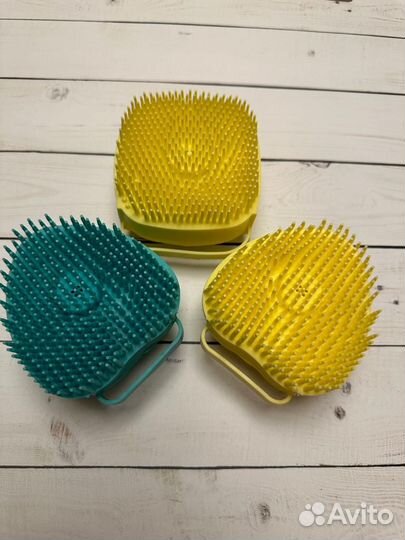 Силиконовая губка для мытья животных с дозатором