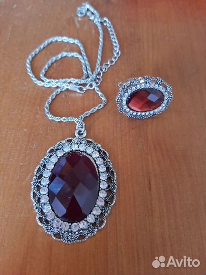 Украшение на шею