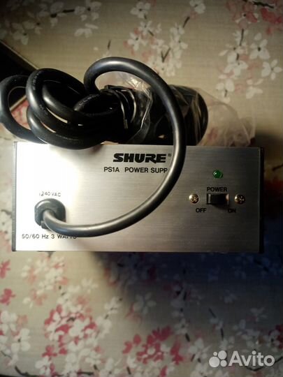 Источник фантомного питания для микрофонов Shure