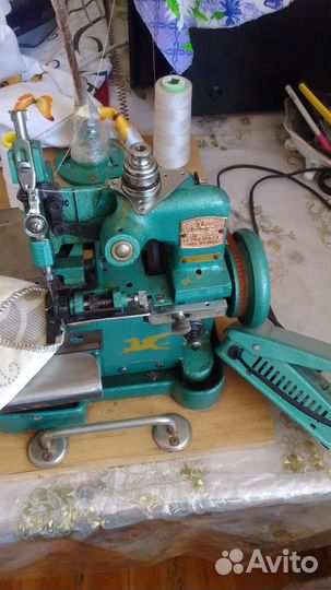 Швейная машинка оверлок