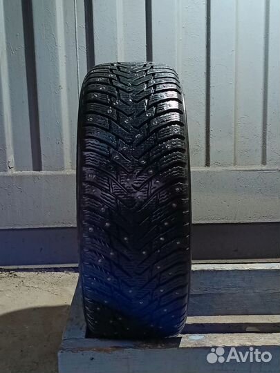 Nokian Tyres Hakkapeliitta 8 215/60 R16
