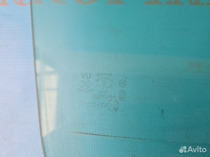 Стекло двери переднее правое Infiniti M Q70 Y51