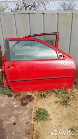 Дверь правая передняя Seat leon