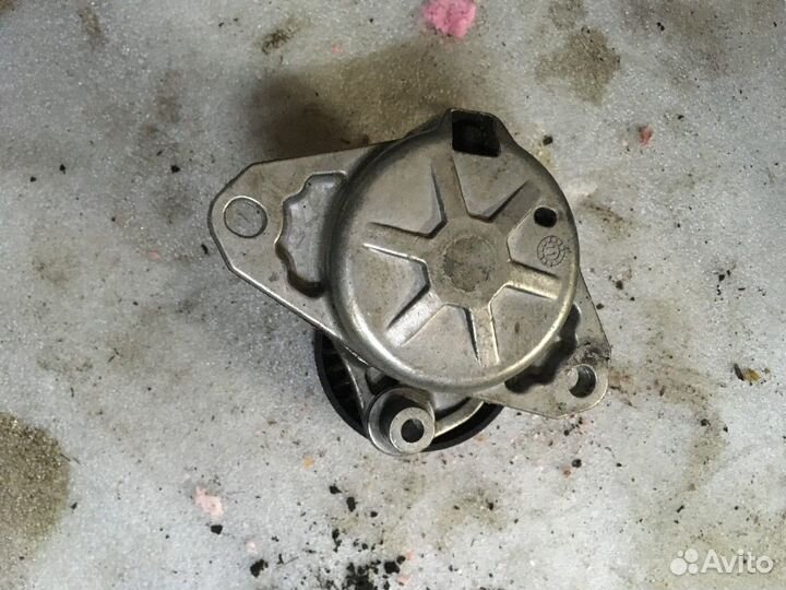 Натяжитель ремня