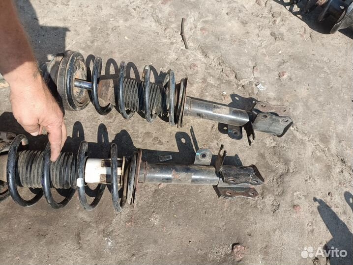 Задняя левая стойка Chevrolet Lacetti