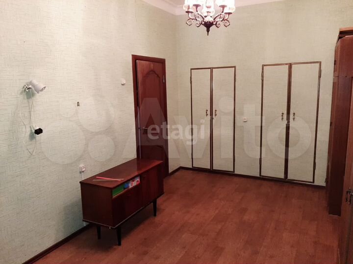 2-к. квартира, 54 м², 3/3 эт.