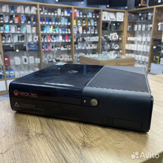 Игровая приставка Xbox 360