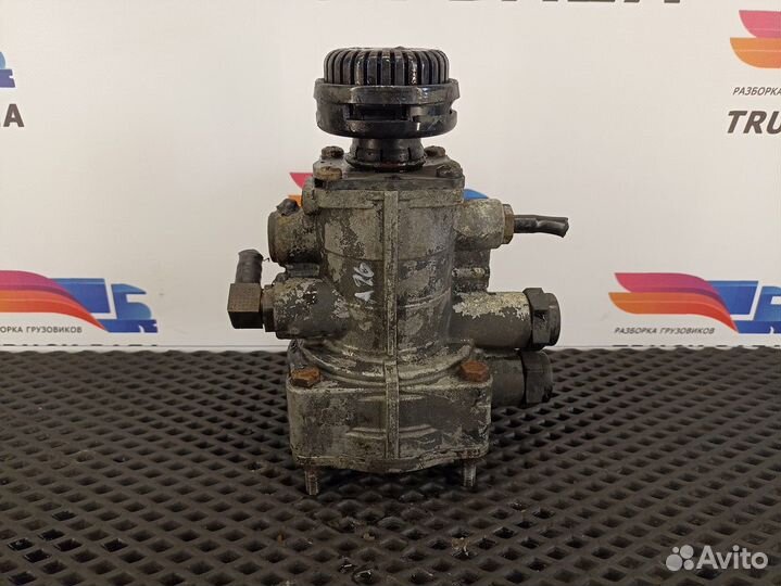 Кран управления тормозами прицепа