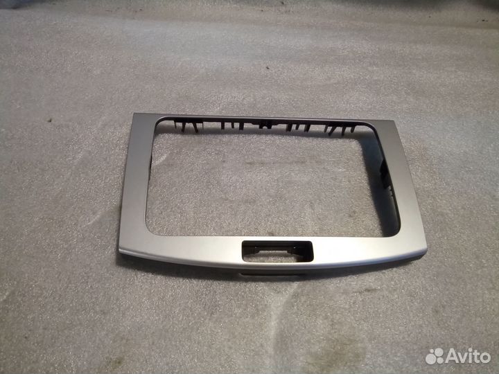 Рамка магнитолы Volkswagen Passat B7