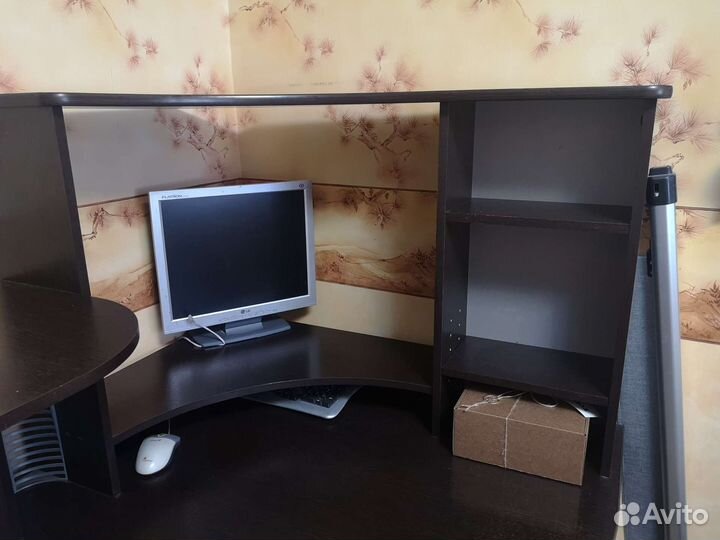 Компьютерный стол угловой