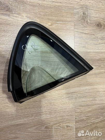 Стекло глухое боковое Seat Leon 2