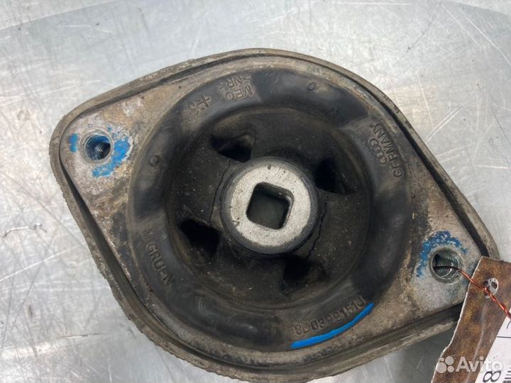 Опора кпп Volkswagen Passat B5 2000-2005