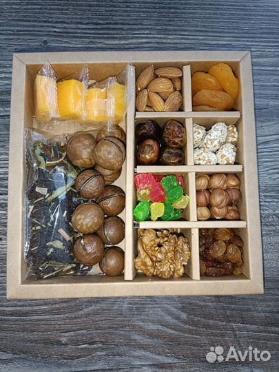 Набор из орехов и сухофруктов на 1 сентября