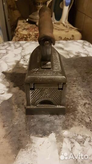 Утюг старинный