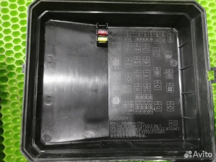 Блок предохранителей Mitsubishi Lancer X