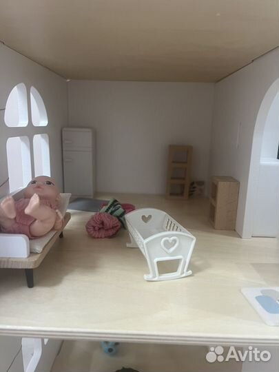 Кукольный домик новый с мебелью