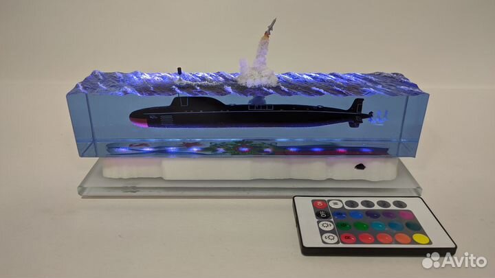 Ночник, Подводная лодка в эпоксидной смоле