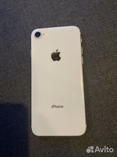 Телефон iPhone 8