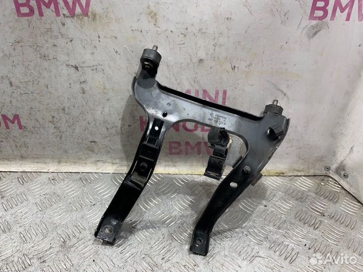 Кронштейн Volkswagen Passat B6 variant BVY