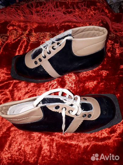 Лыжные ботинки СССР 2 пары с креплениями