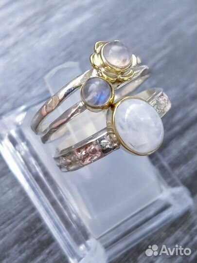 Серебряное кольцо с лунным камнем