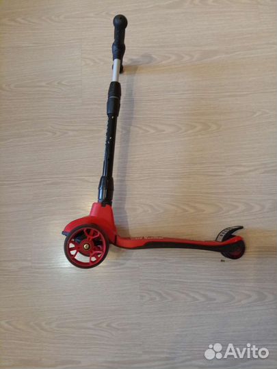 Трех колесный самокат