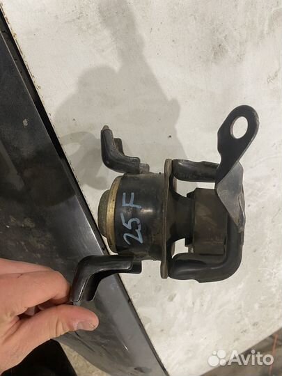 Правая опора двигателя