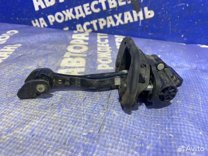 Ограничитель двери Ford Focus 3 седан 2012