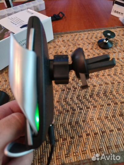 Держатель смартфона сенсорный с зарядкой s5