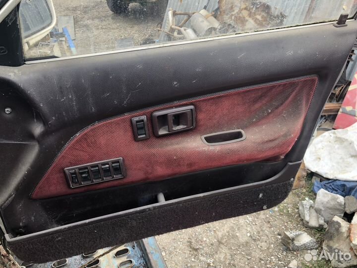 Дверные карты на toyota corolla 1989г