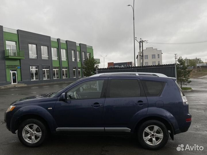 Mitsubishi Outlander 2.4 CVT, 2008, битый, 266 000 км