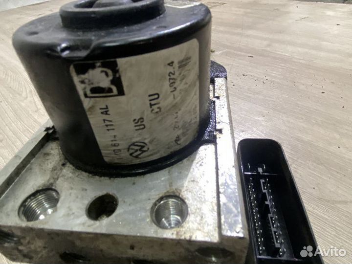 Блок ABS (насос) Volkswagen Jetta V (2005—2011) 1K