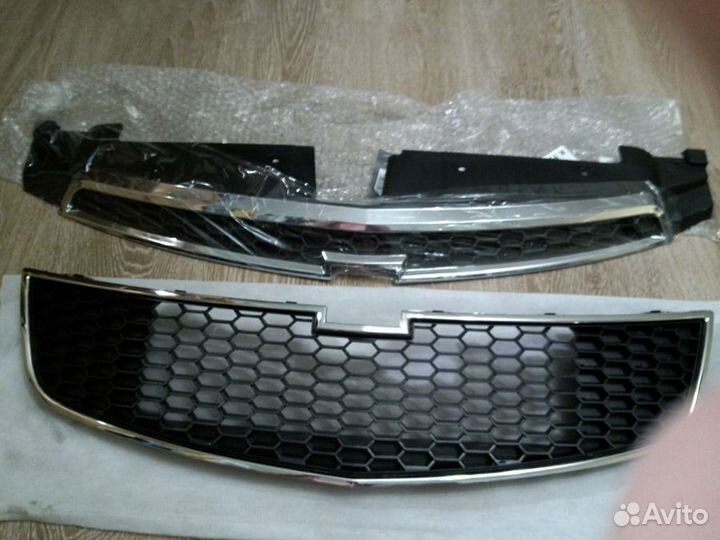 Решетка радиатора нижняя Шевроле Круз 2009 - 2013